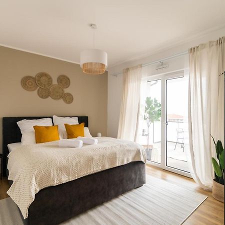 Dwellstay - Modernes Apartment I 55Qm I 2 Zimmer I Kueche I Bad I Terrasse I Tv I Wlan Bad Hersfeld Exterior foto