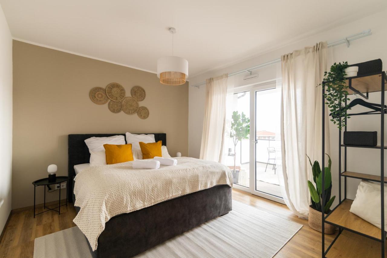 Dwellstay - Modernes Apartment I 55Qm I 2 Zimmer I Kueche I Bad I Terrasse I Tv I Wlan Bad Hersfeld Exterior foto