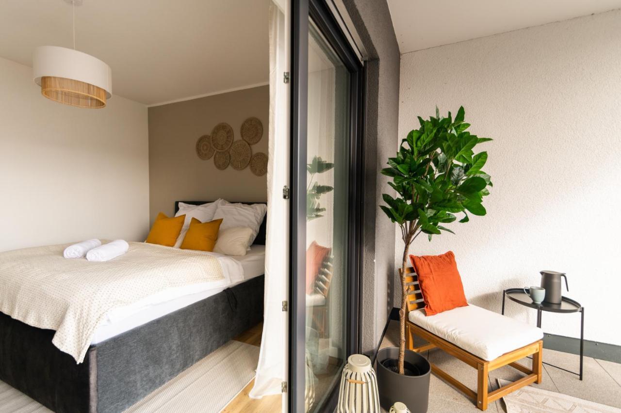 Dwellstay - Modernes Apartment I 55Qm I 2 Zimmer I Kueche I Bad I Terrasse I Tv I Wlan Bad Hersfeld Exterior foto